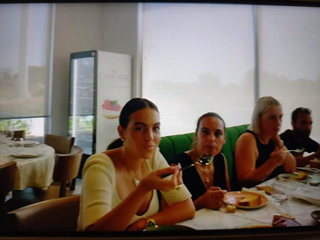 Georgina e a sua equipa a festejarem um aniversário no restaurante Mosteiro do Leitão